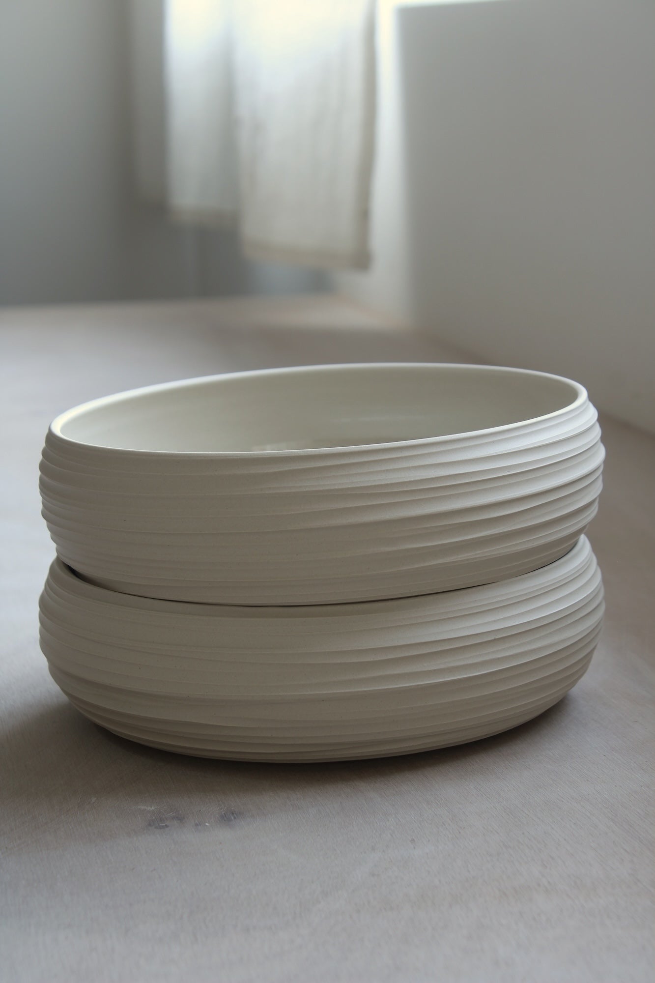 Assiette creuse striée