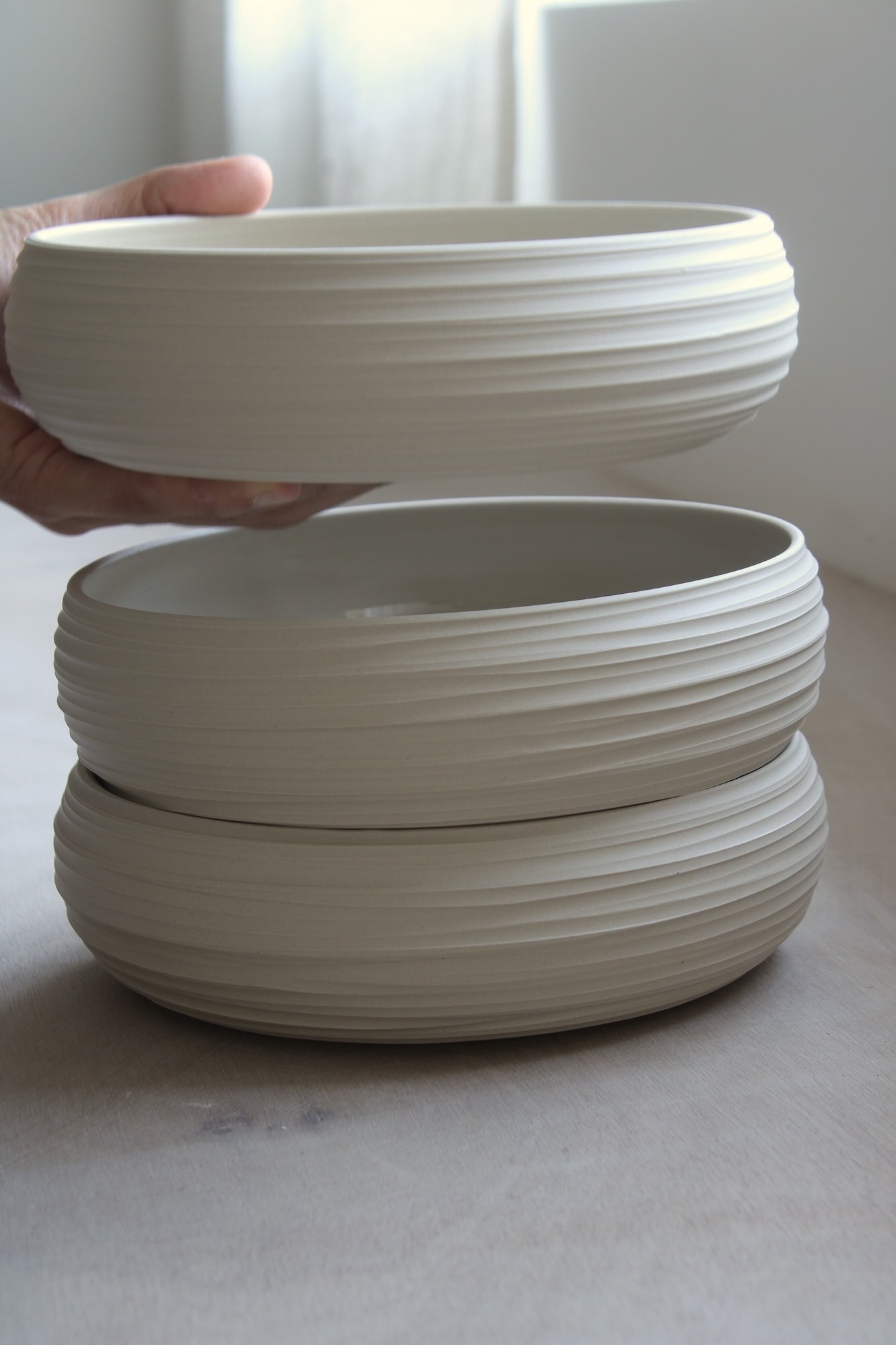 Assiette creuse striée