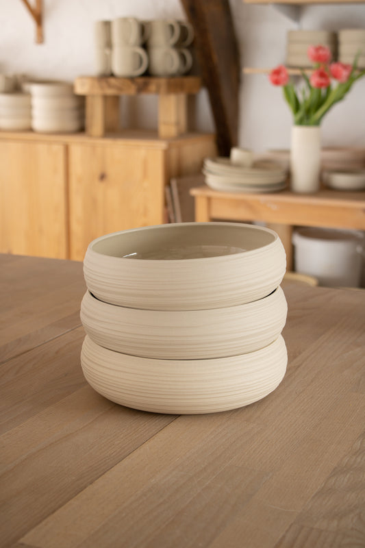 Assiette creuse striée